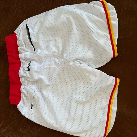 JUST DON Houston Rockets Shorts - Picture 4 of 4